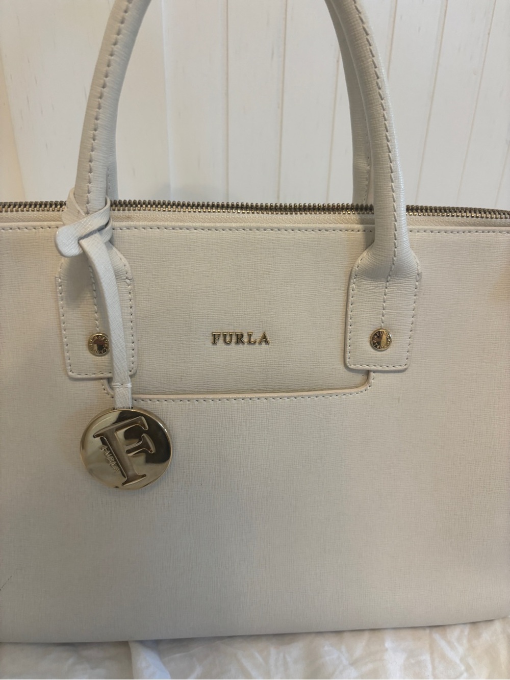 Authentic Furla White Handbag/Shoulder Bag - Picture 3 of 10